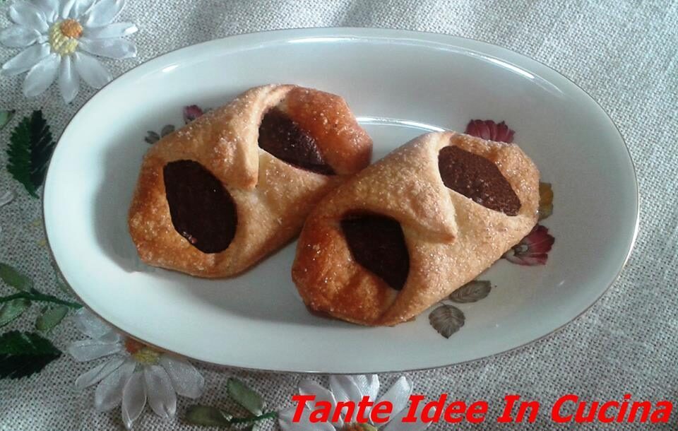 Fagottini di pasta sfoglia alla nutella