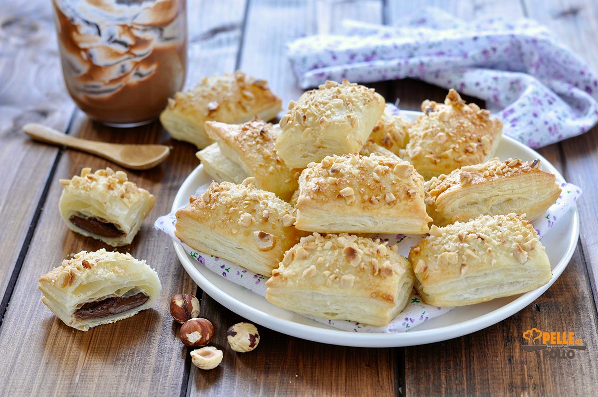 Fagottini di sfoglia alla nutella e nocciole