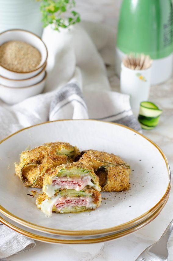 Fagottini di zucchina ripieni di prosciutto e formaggio cotti in forno