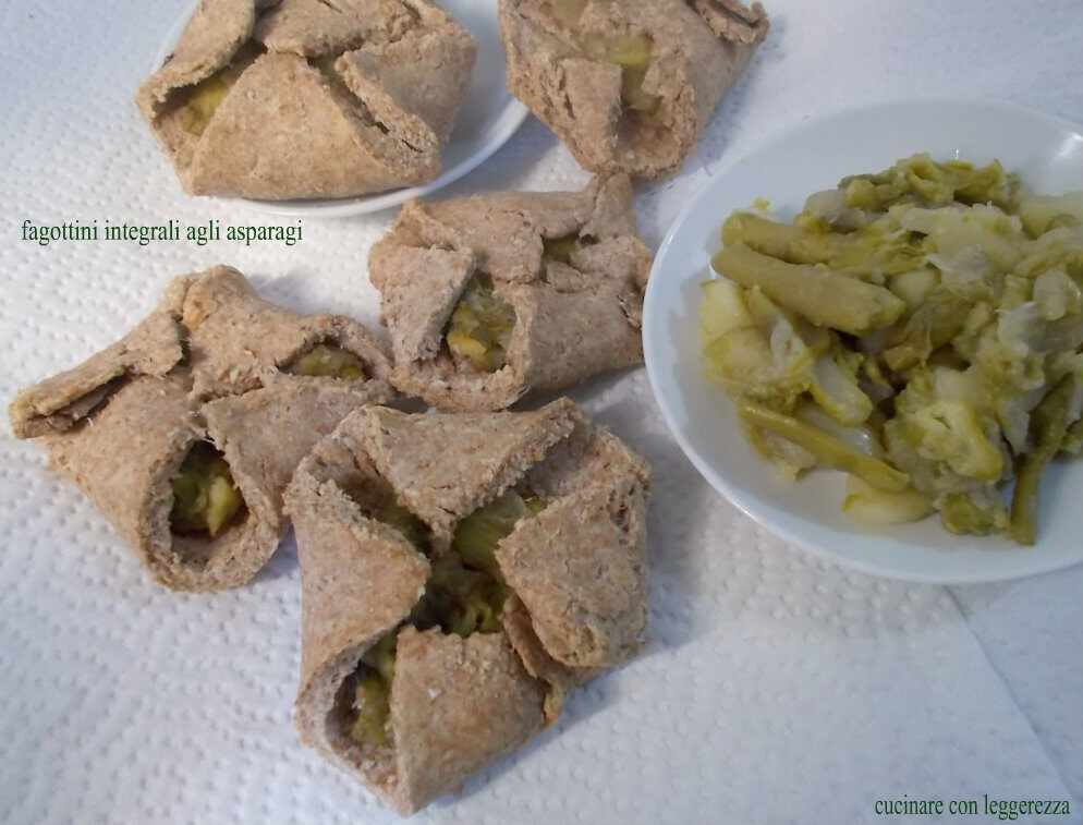 Fagottini integrali agli asparagi