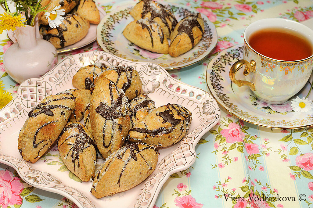 Fagottini ripieni con albicocche e uvetta