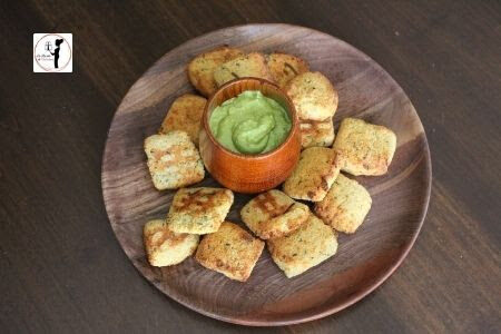 Falafel di ceci all'italiana in friggitrice ad aria con pesto di foglie di ravanelli