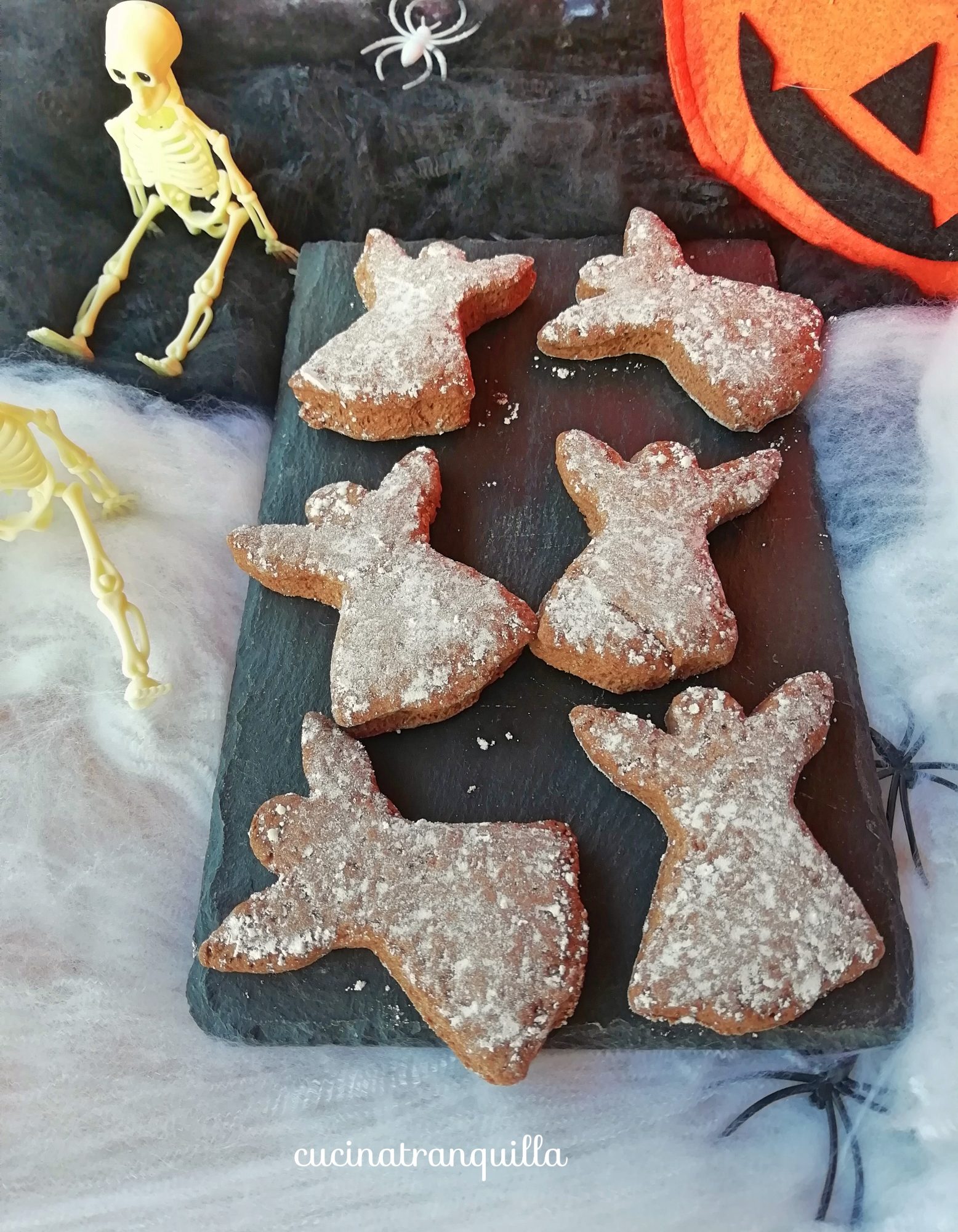 Fantasmini in frolla di cacao