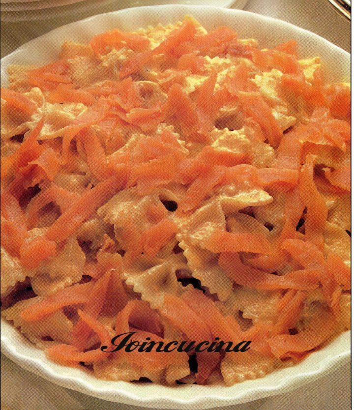 Farfalle affumicate con noci e nocciole