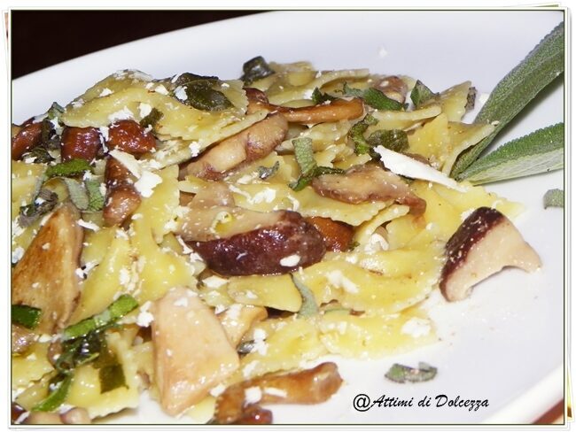 Farfalle ai funghi salvia e ricotta salata