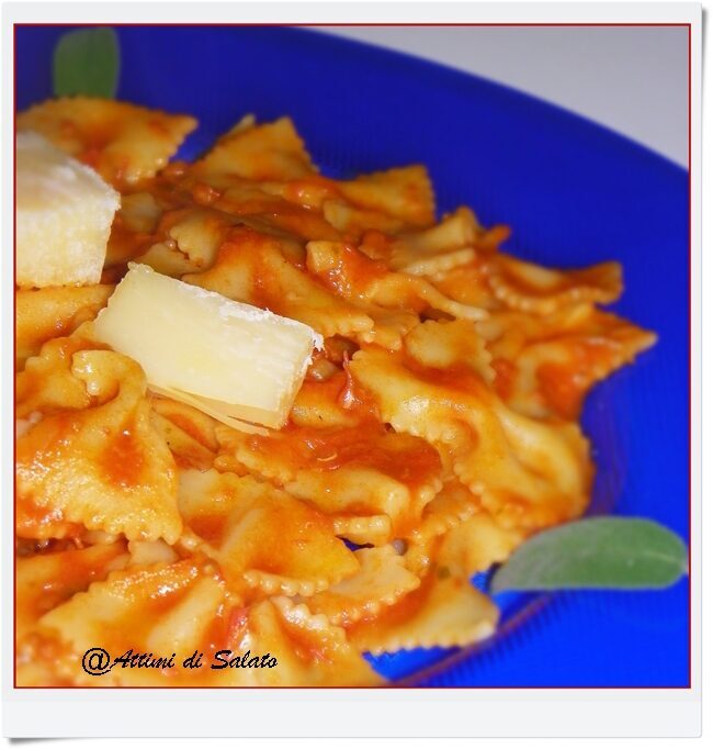 Farfalle al pomodoro e salvia
