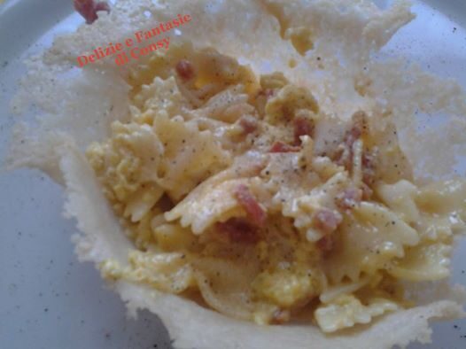 Farfalle alla carbonara con prosciutto