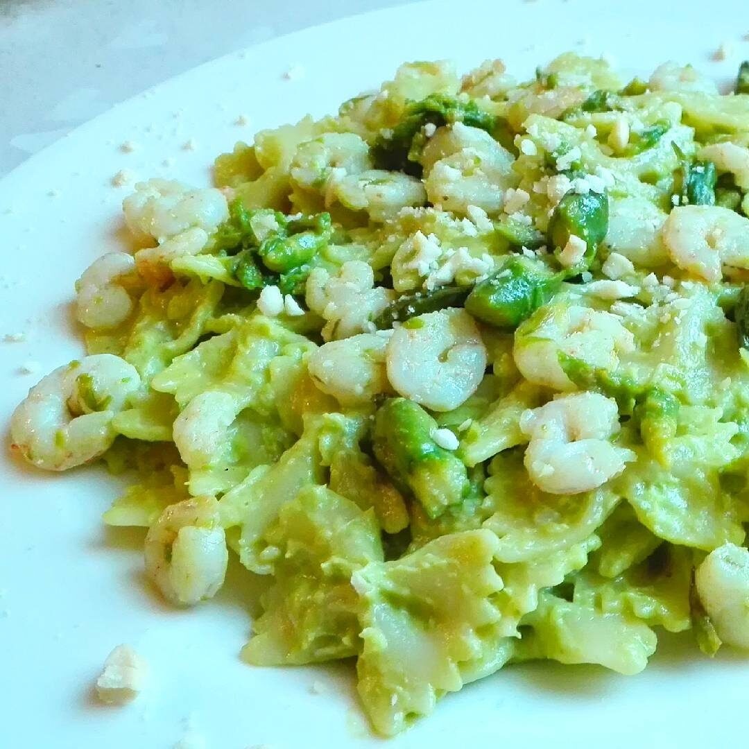 Farfalle con asparagi e gamberetti