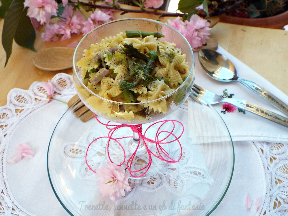 Farfalle con asparagi e pancetta al cacio e pepe