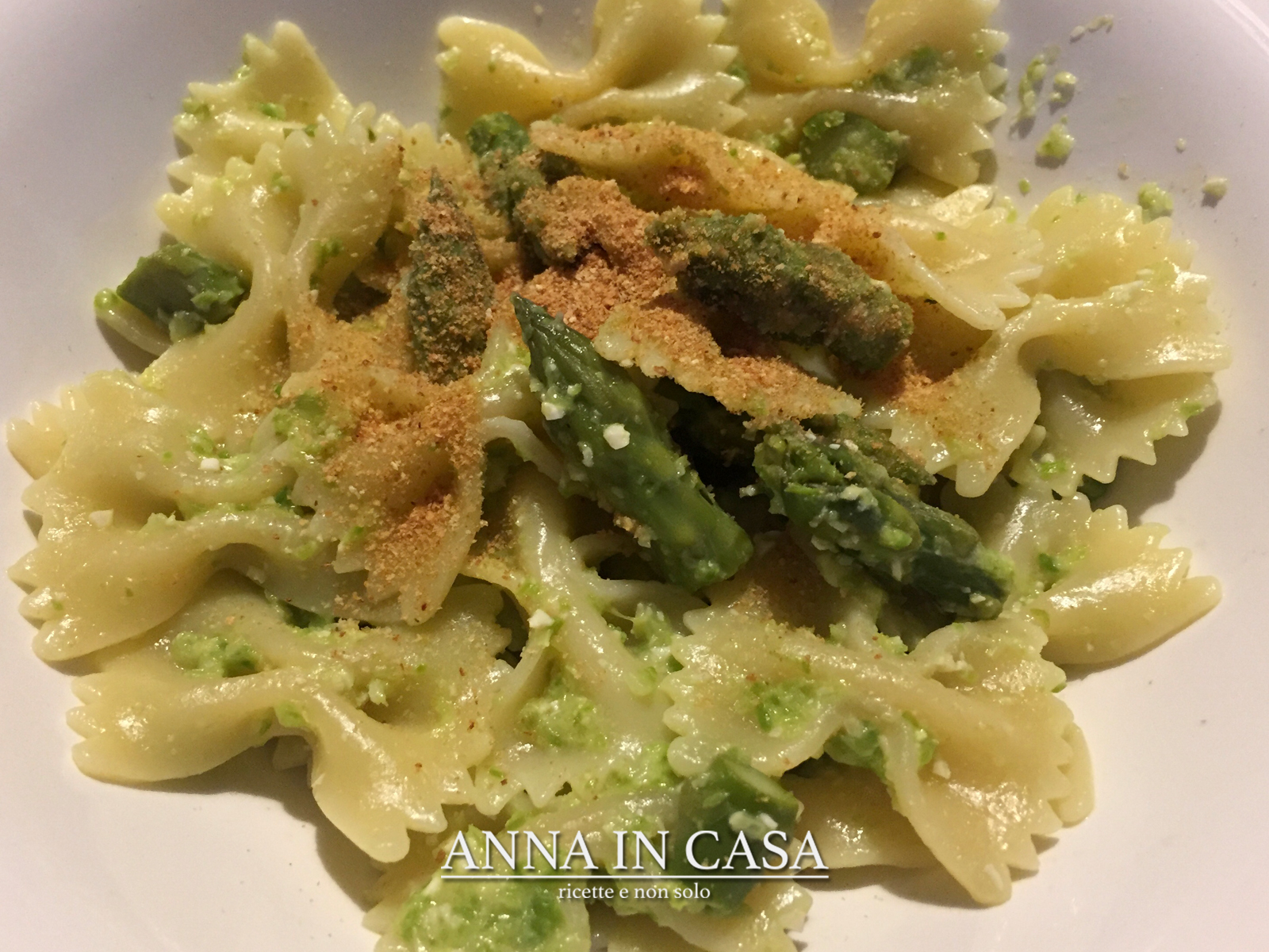 Farfalle con crema di asparagi - video ricetta