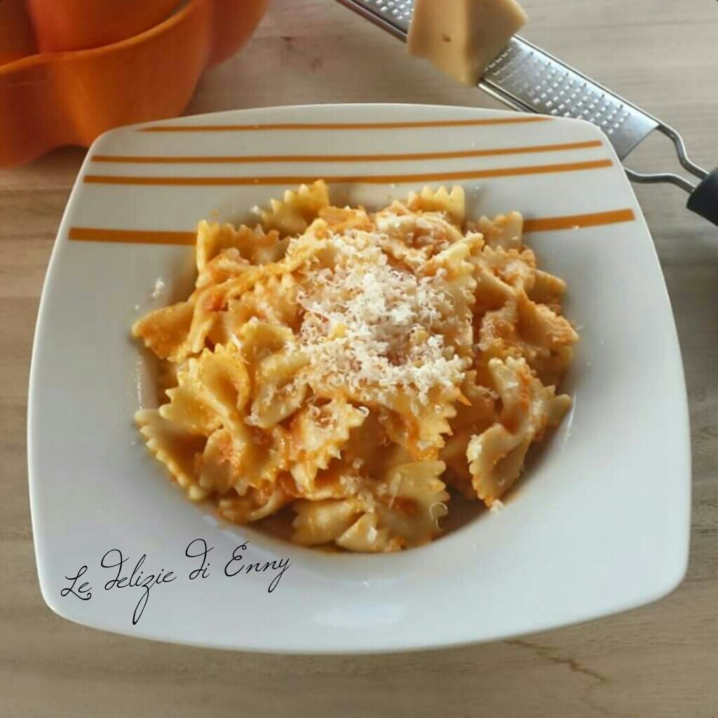 Farfalle con crema di zucca e patate
