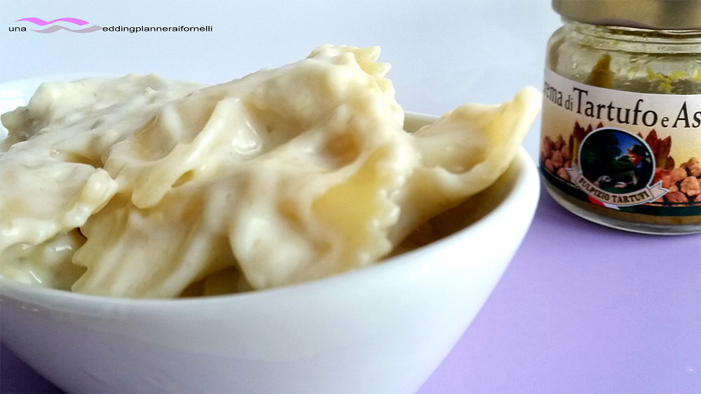 Farfalle con crema ricca di tartufo e asparagi