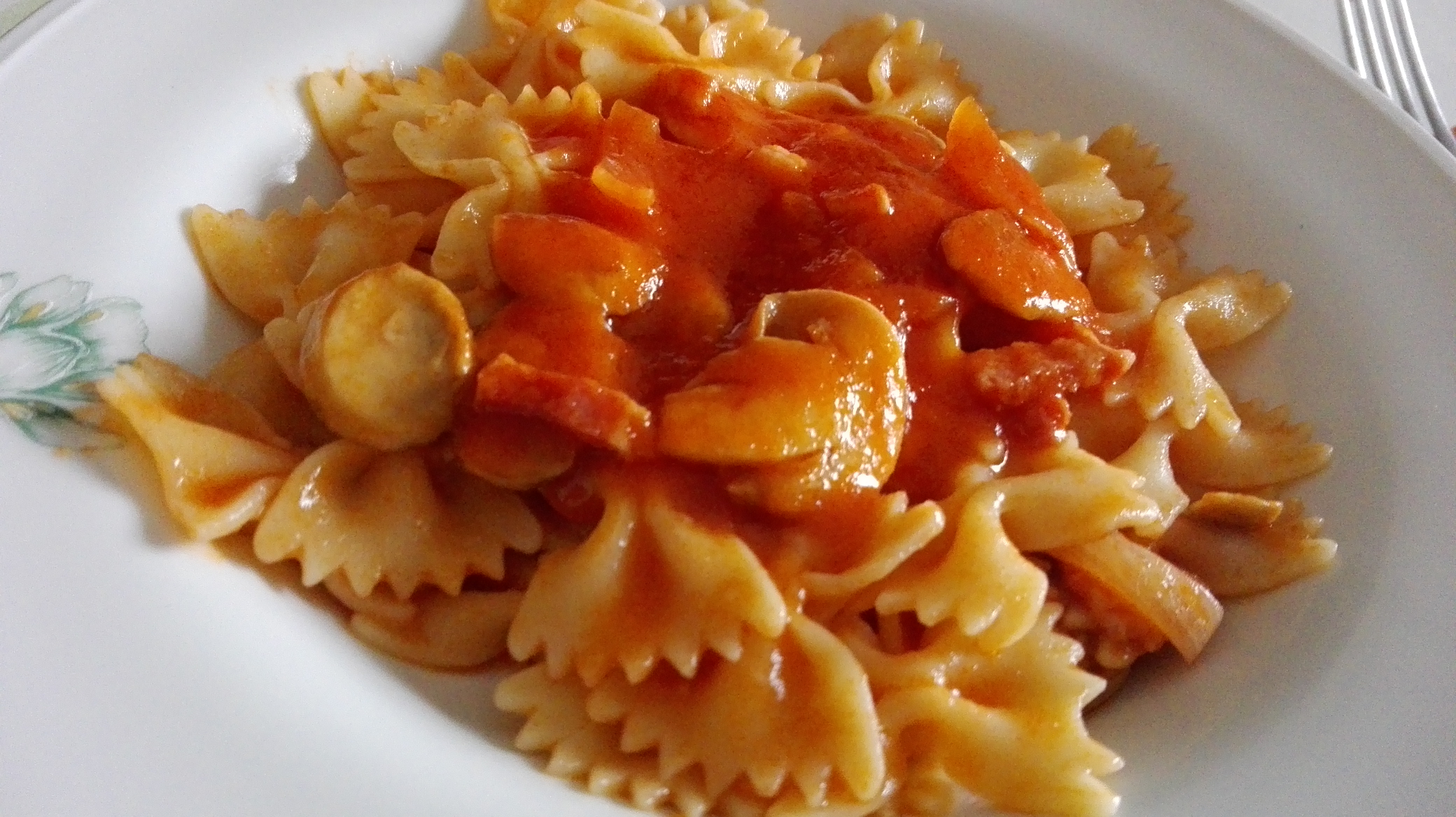 Farfalle con ragù di funghi