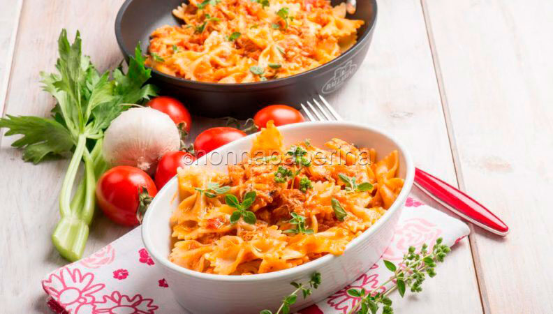 Farfalle con ragù di tonno: un primo piatto dal sapore delicato