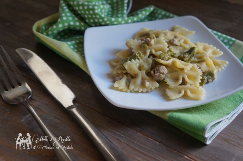 Farfalle con sugo di carne e asparagi
