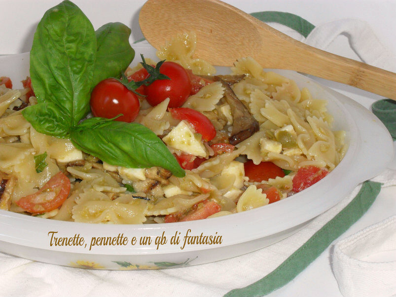 Farfalle fredde con olive, verdure e mozzrella