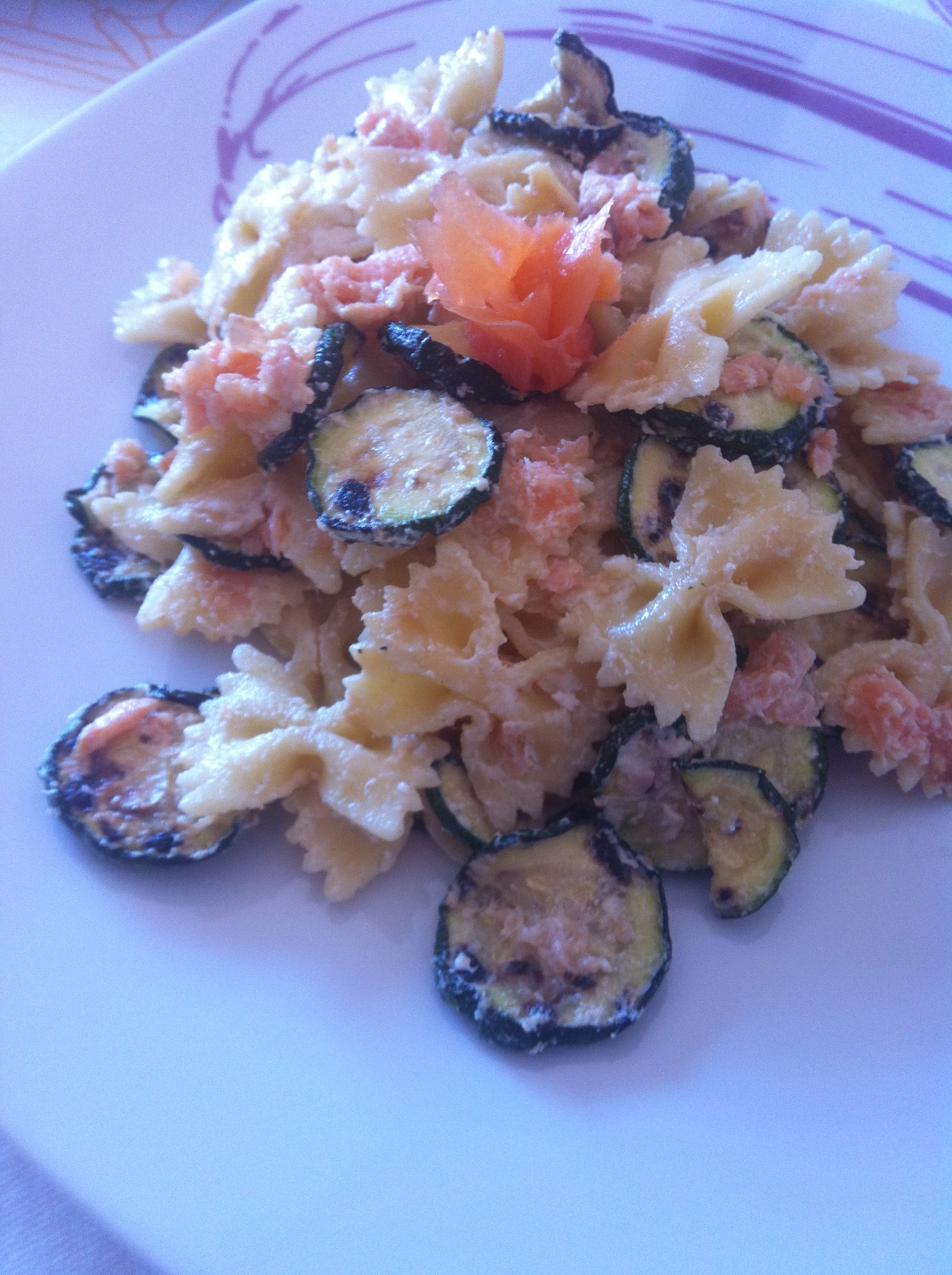 Farfalle fredde salmone e robiola