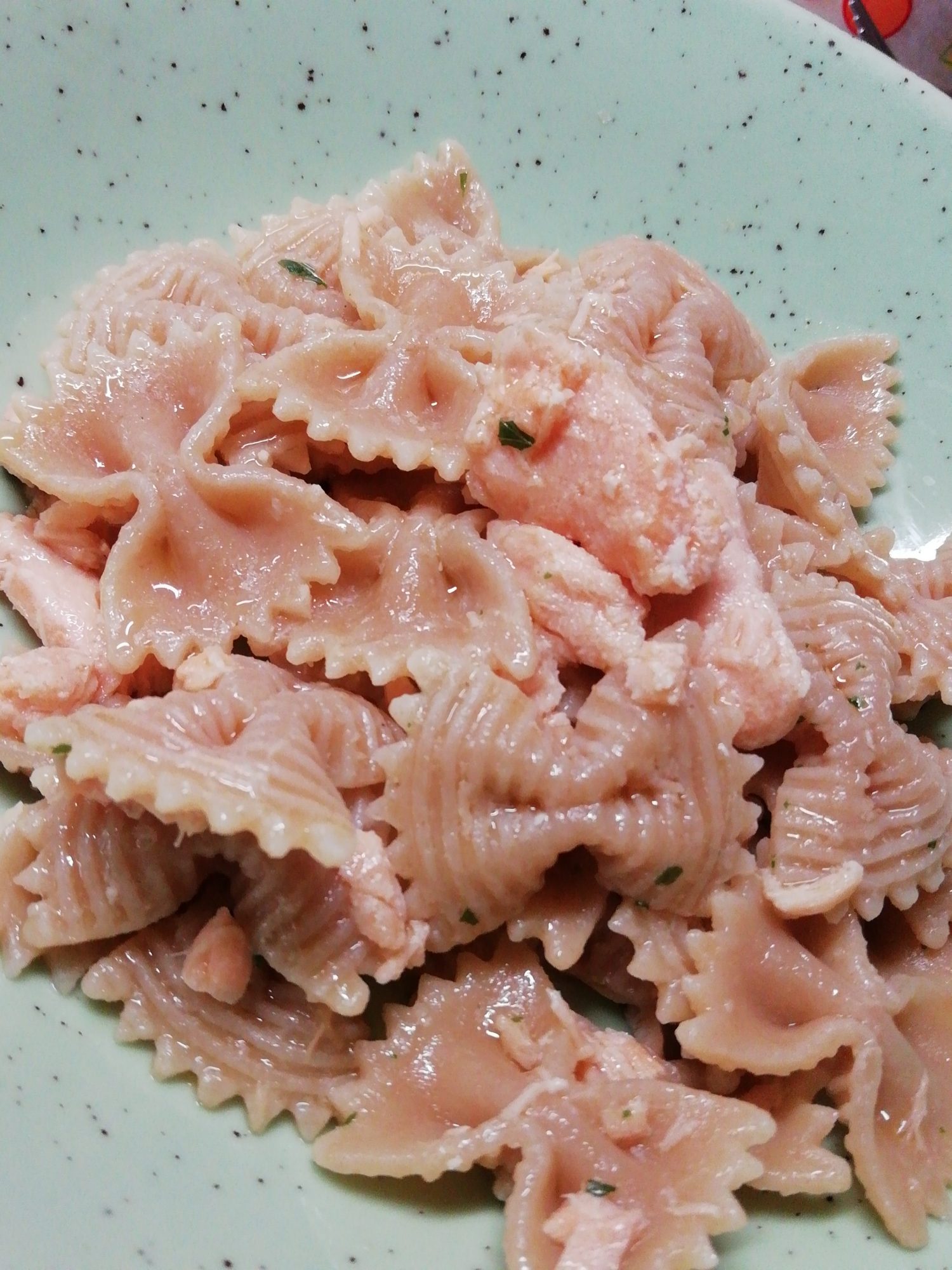 Farfalle  integrali al salmone
