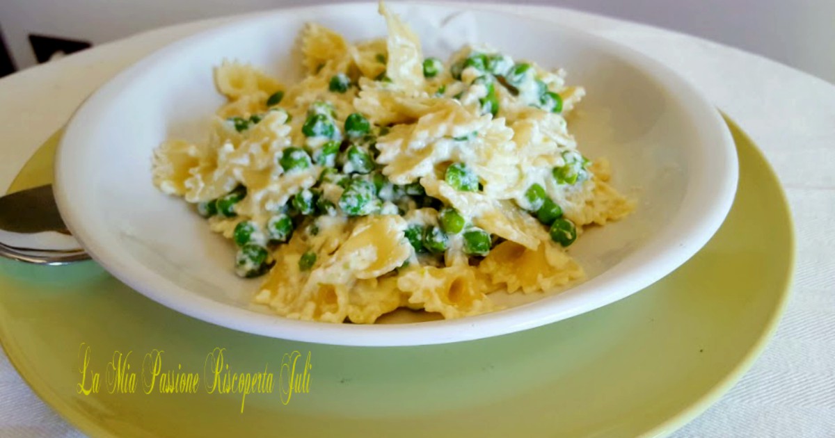 Farfalle pasta primavera ricotta e piselli