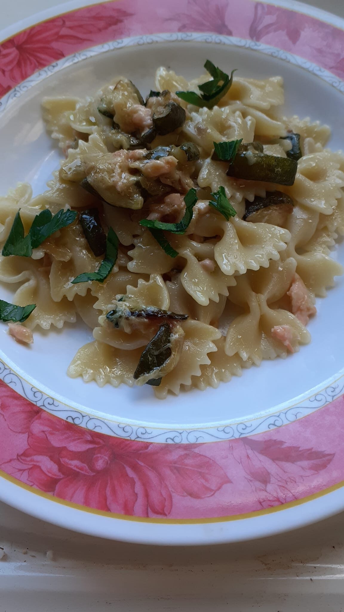 Farfalle salmone e zucchine