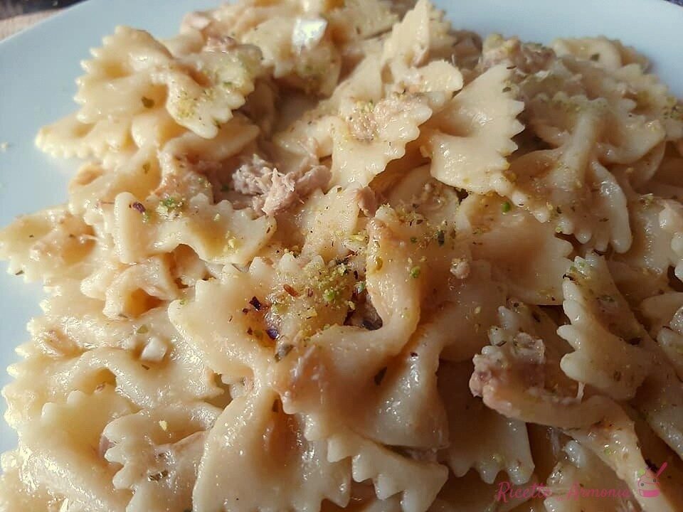 Farfalle tonno e pistacchi