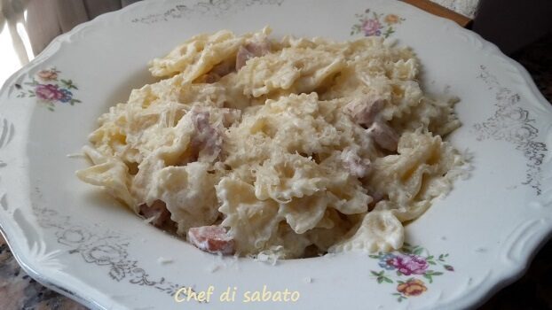 Farfalle wurstel e panna