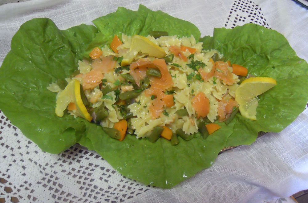 Farfalline  al salmone affumicato e verdure