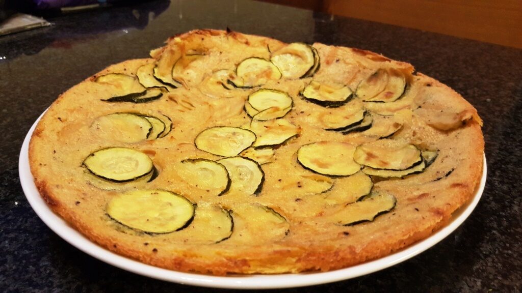 Farinata di ceci con zucchina e cipolla