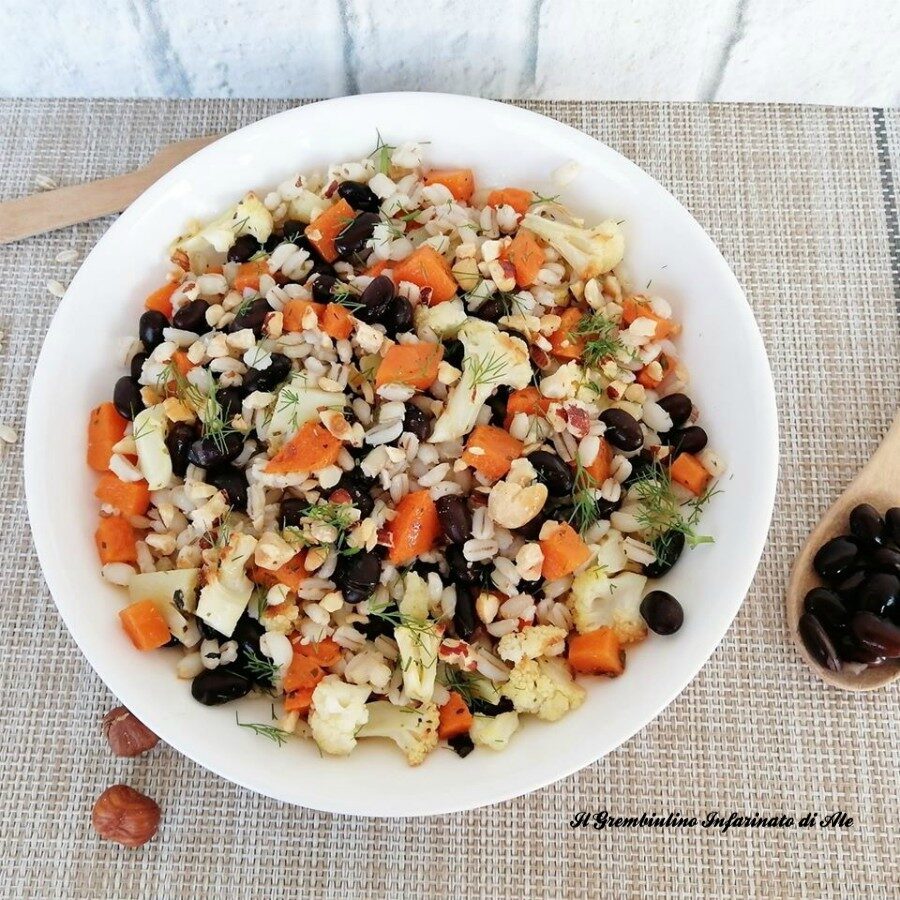 Farro con brunoise di verdure e nocciole