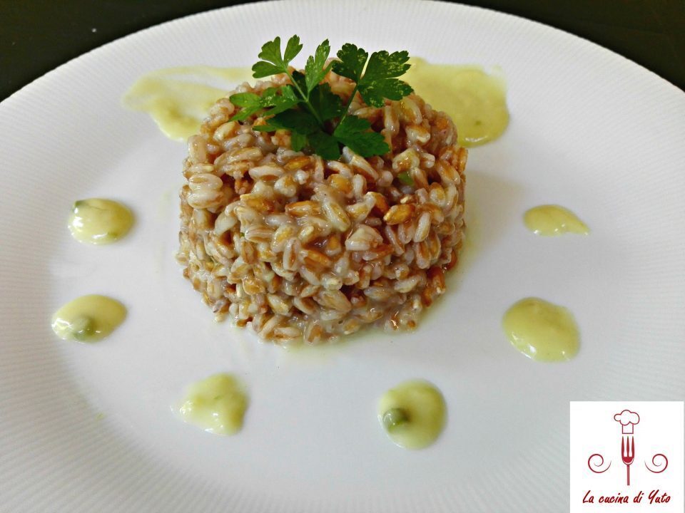 Farro con crema di asparagi