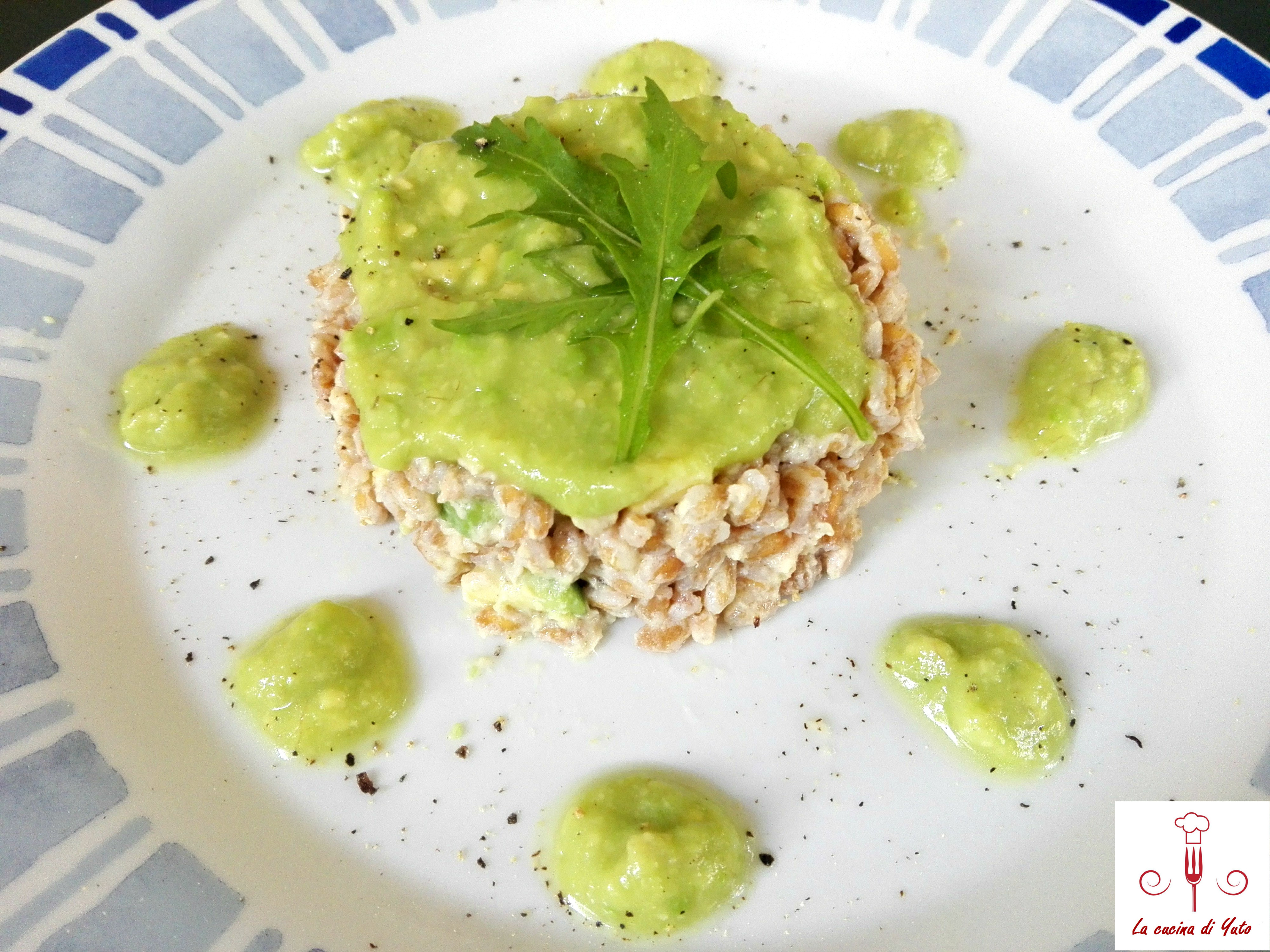 Farro con tonno e crema d’avocado