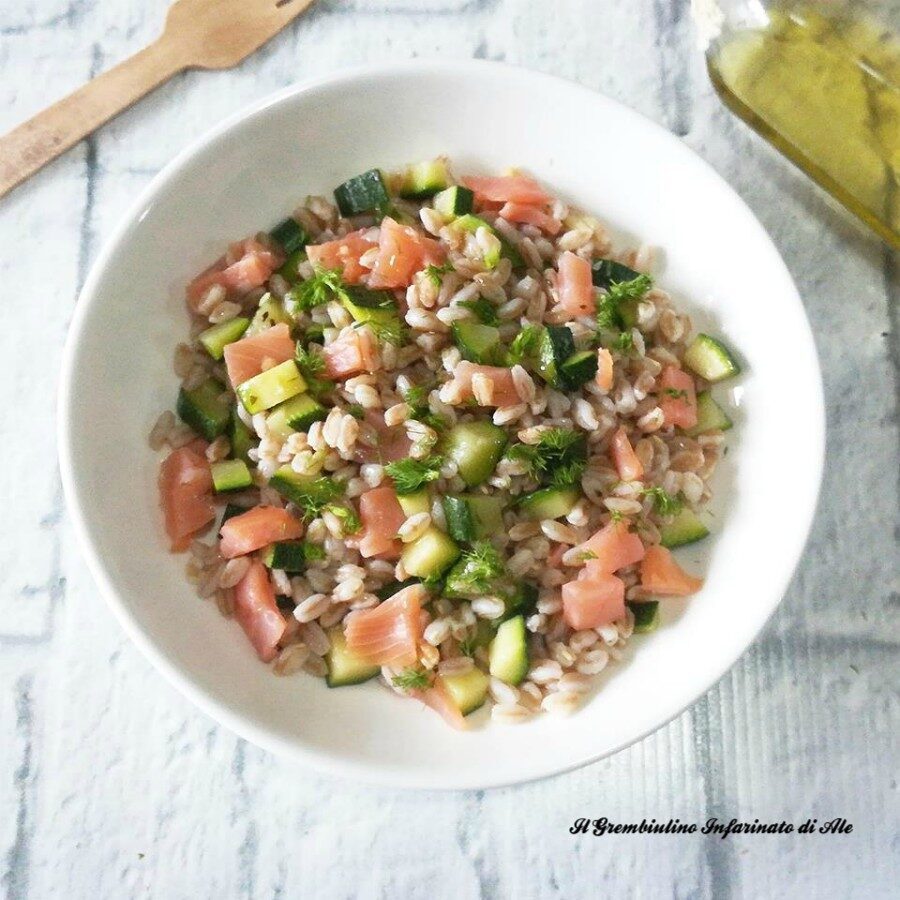 Farro con zucchine e salmone