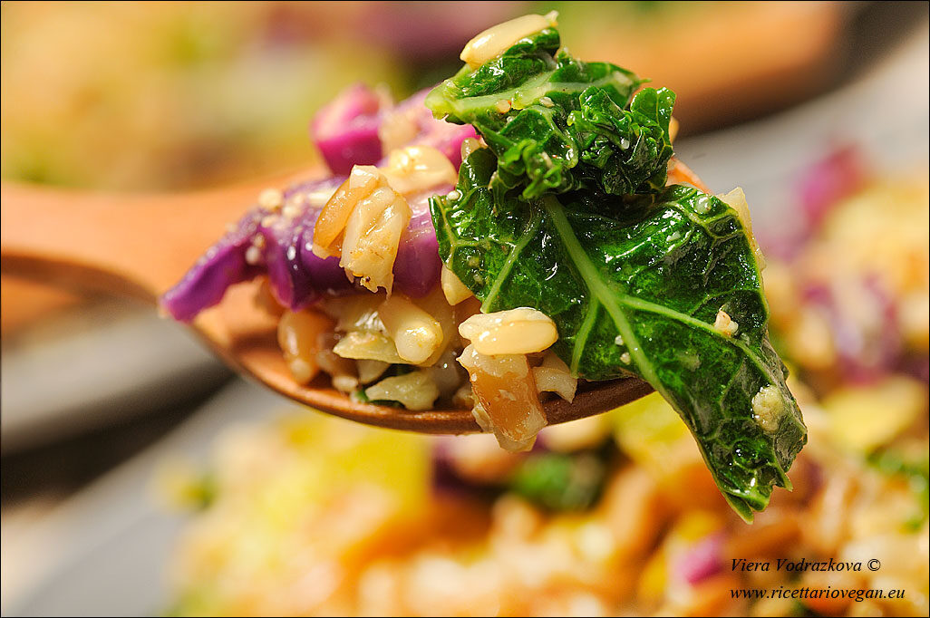 Farro e avena cremose con le verdure autunnali