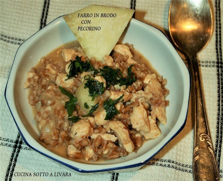 Farro in brodo con pecorino