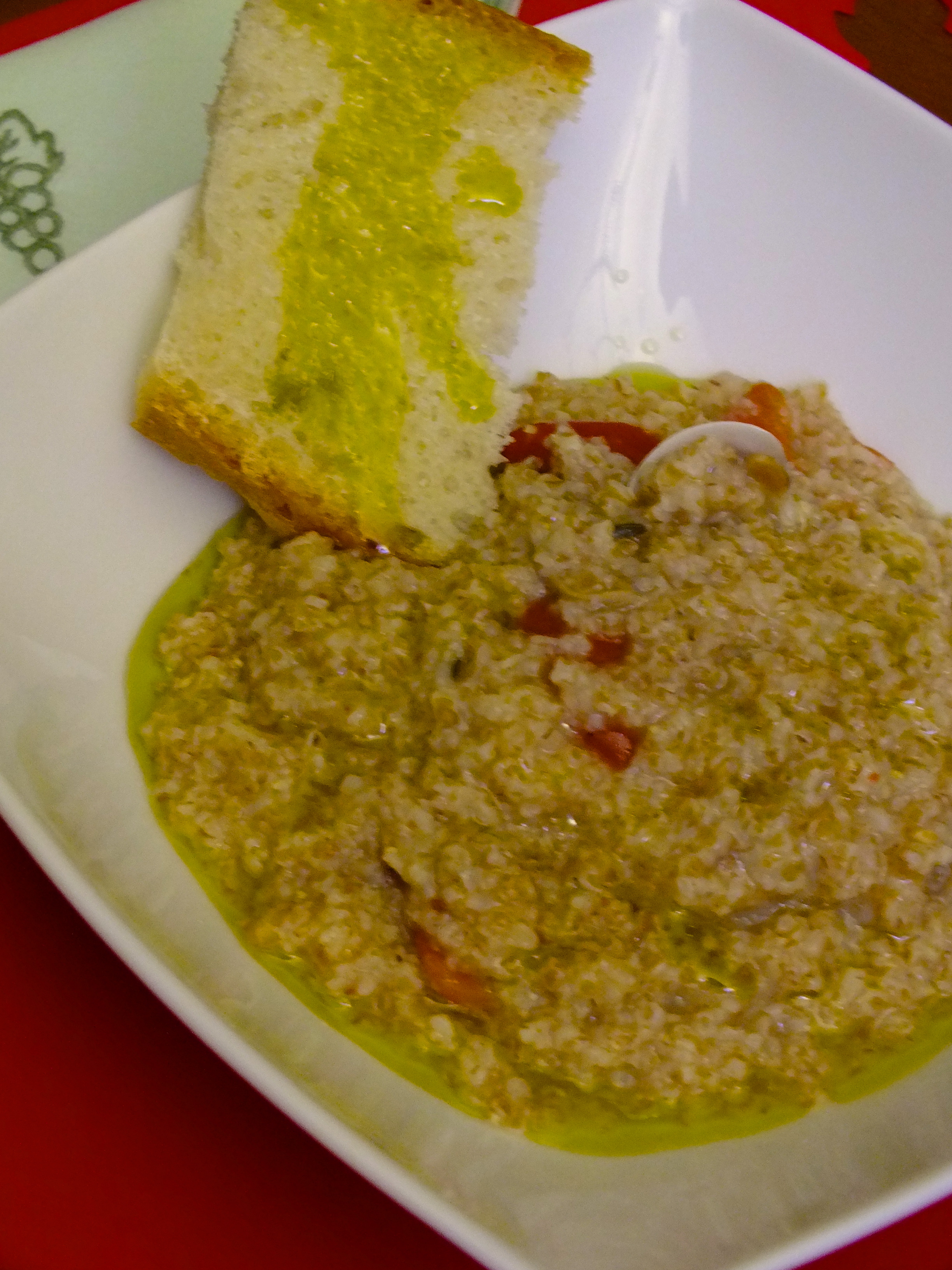 Farro spezzato e vongole, zuppa asciutta