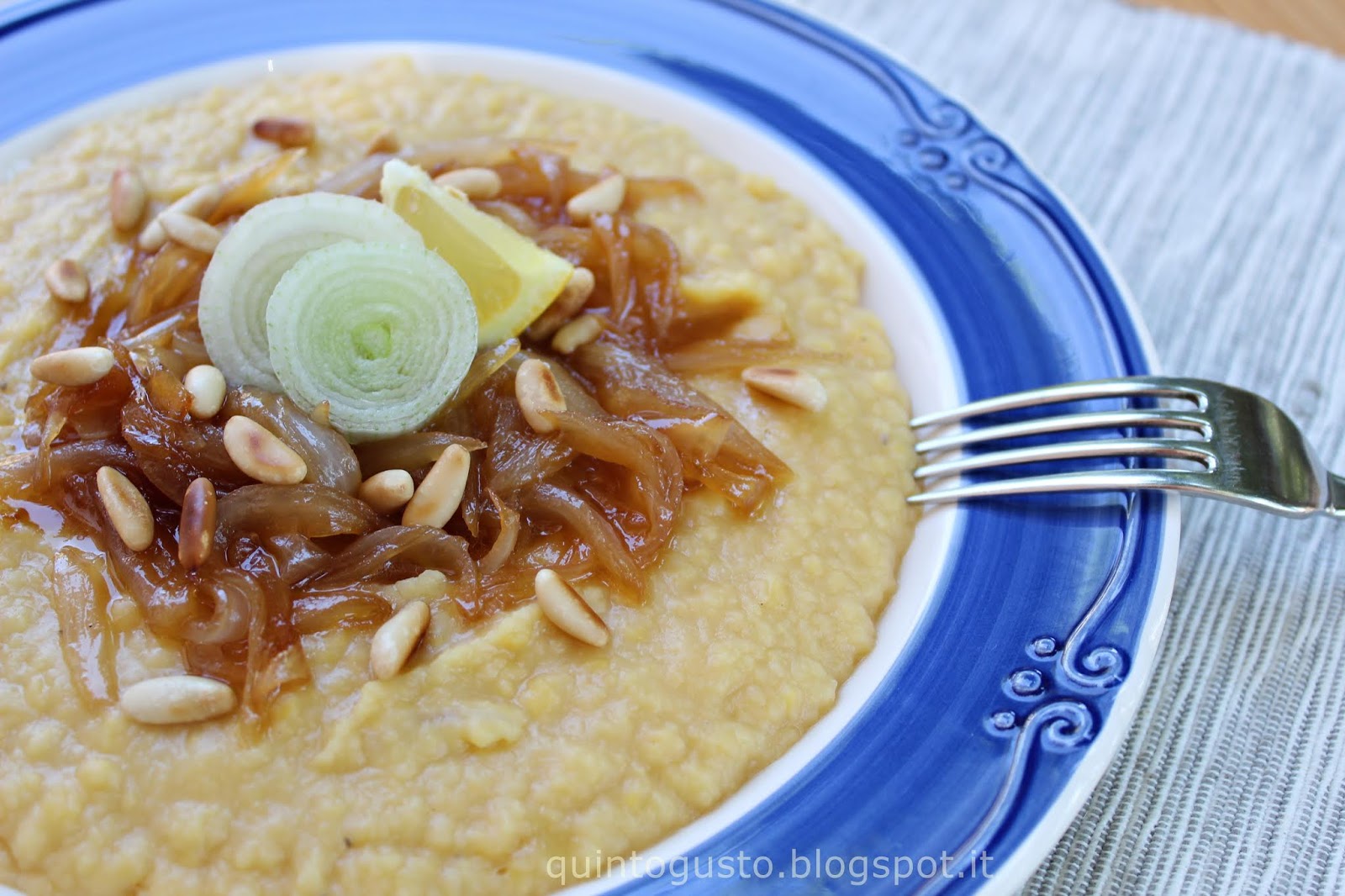 Fava greca con cipolle caramellate