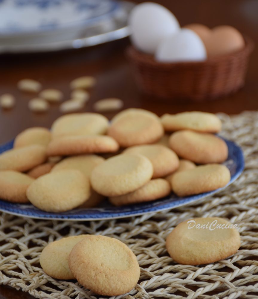 Fave dei morti (fave dolci alle mandorle degli ognissanti)