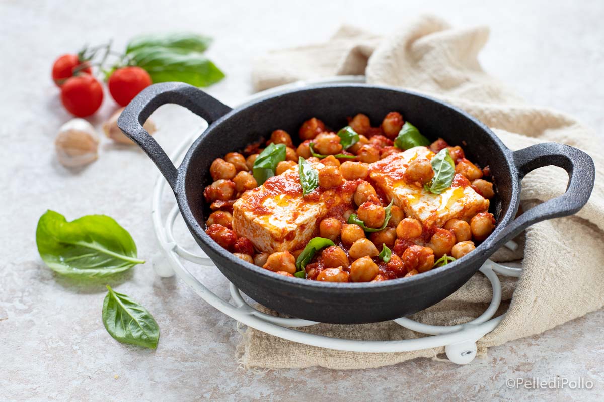 Feta con ceci al sugo di pomodoro