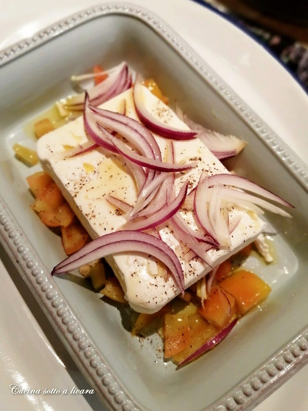 Feta con cipolla di tropea miele e pomodori
