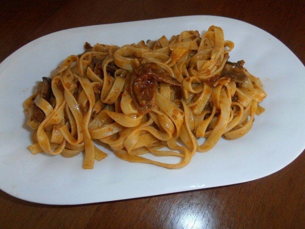 Fettuccine al sugo di funghi porcini