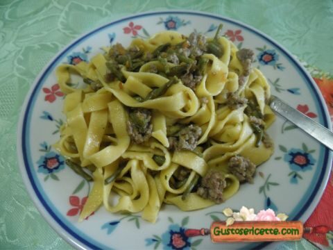 Fettuccine asparagi e salsiccia
