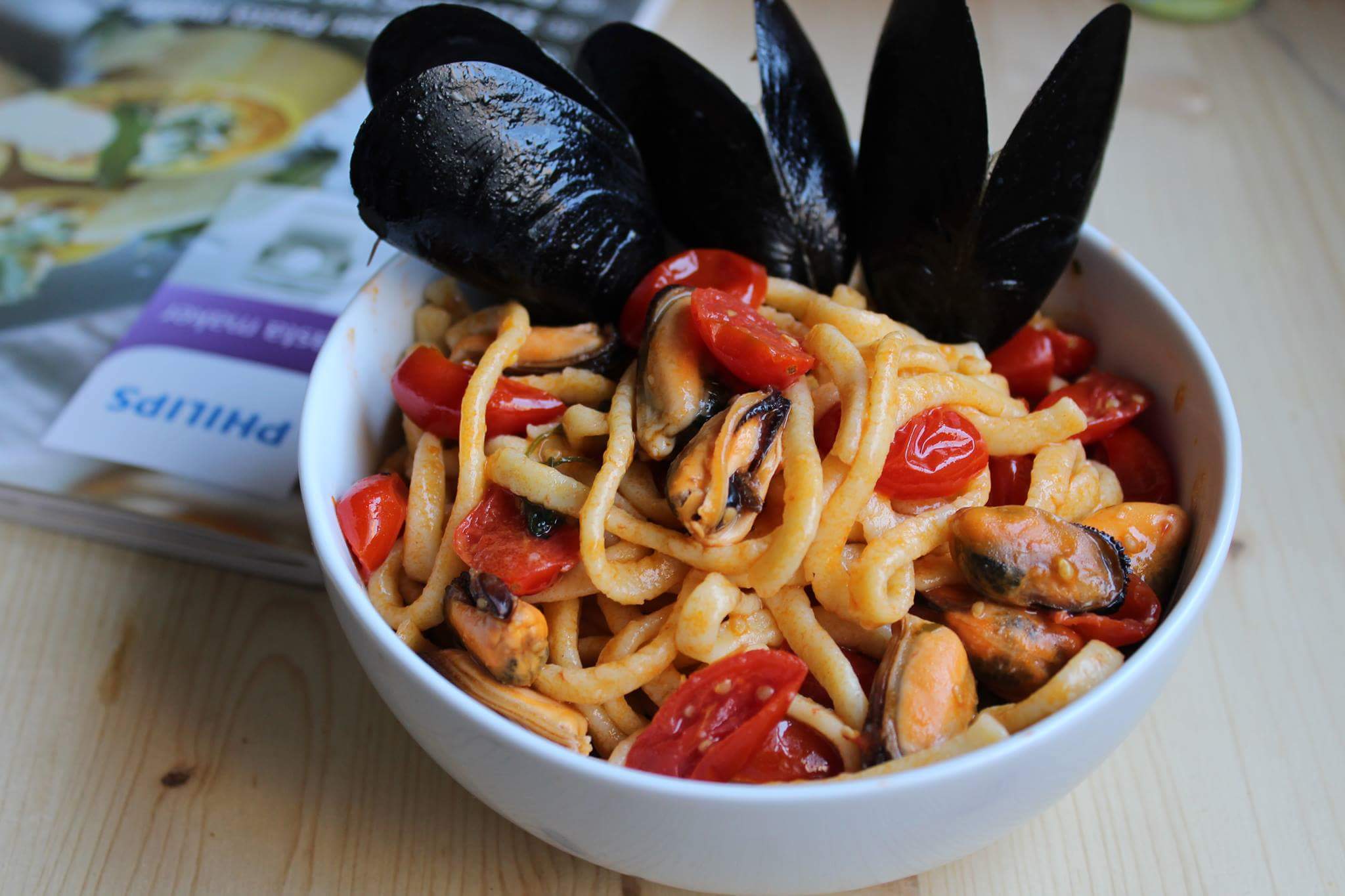 Fettuccine con cozze fresche e pomodorini
