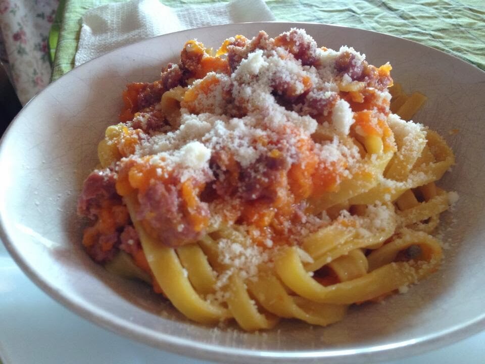 Fettuccine con salsicce e zucca