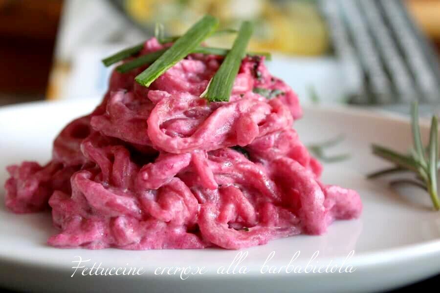 Fettuccine cremose alla barbabietola
