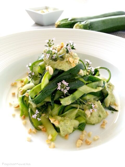 Fettuccine di zucchine al pesto