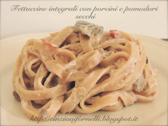 Fettuccine integrali con ragù di porcini e pomodori secchi