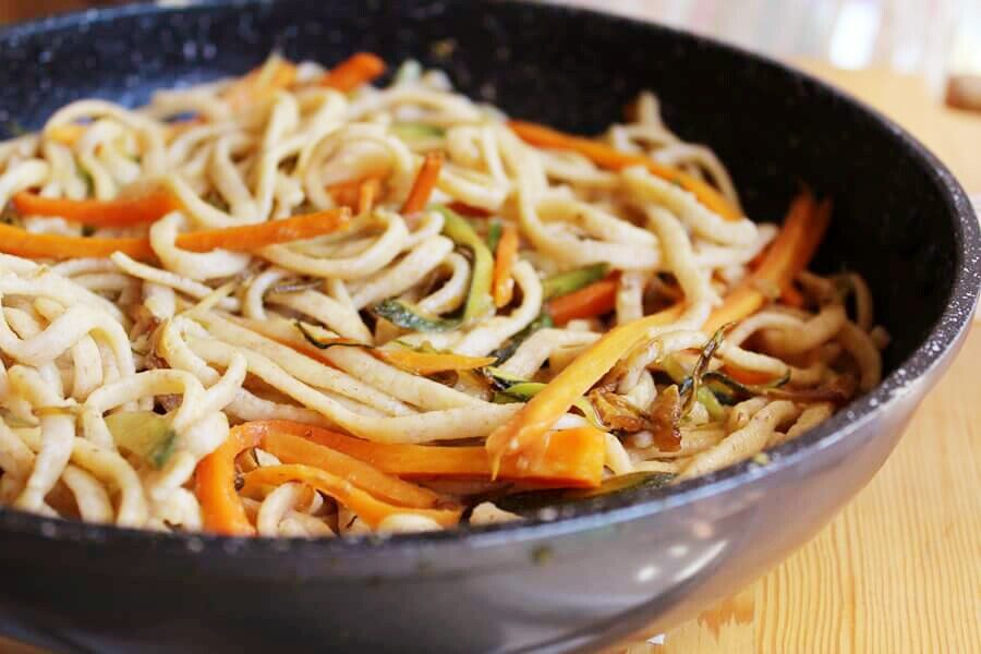 Fettuccine integrali con zucchine e carote