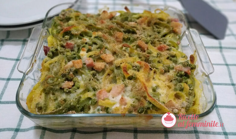 Fettuccine paglia e fieno al forno con besciamella