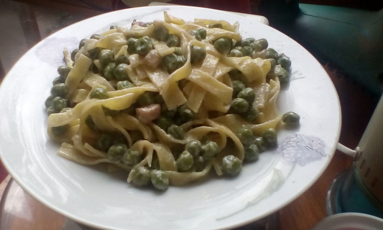 Fettuccine pancetta e piselli