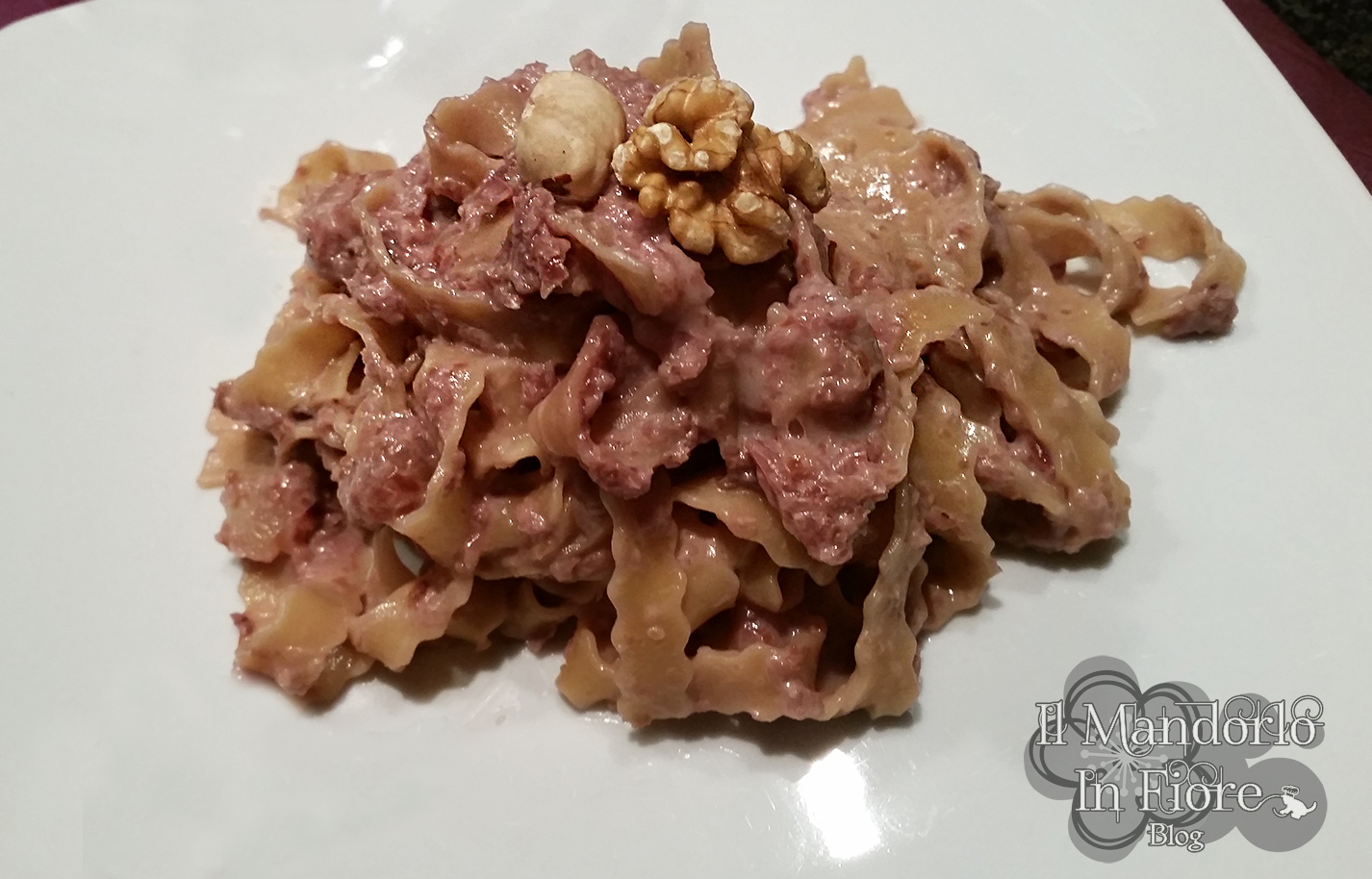 Fettuccine ricce radicchio nocciole e noci